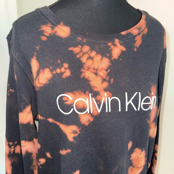 Black & Bleach Tie-Dye Calvin Klein Sweatshirt - Picture 2 of 3